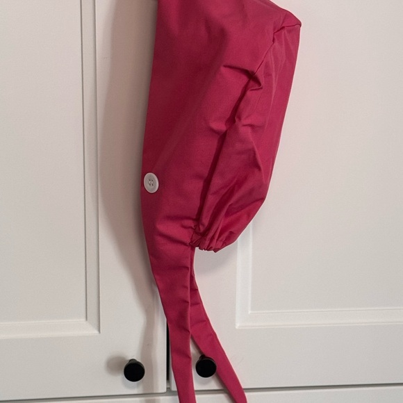 Pink scrub cap. - Picture 1 of 1